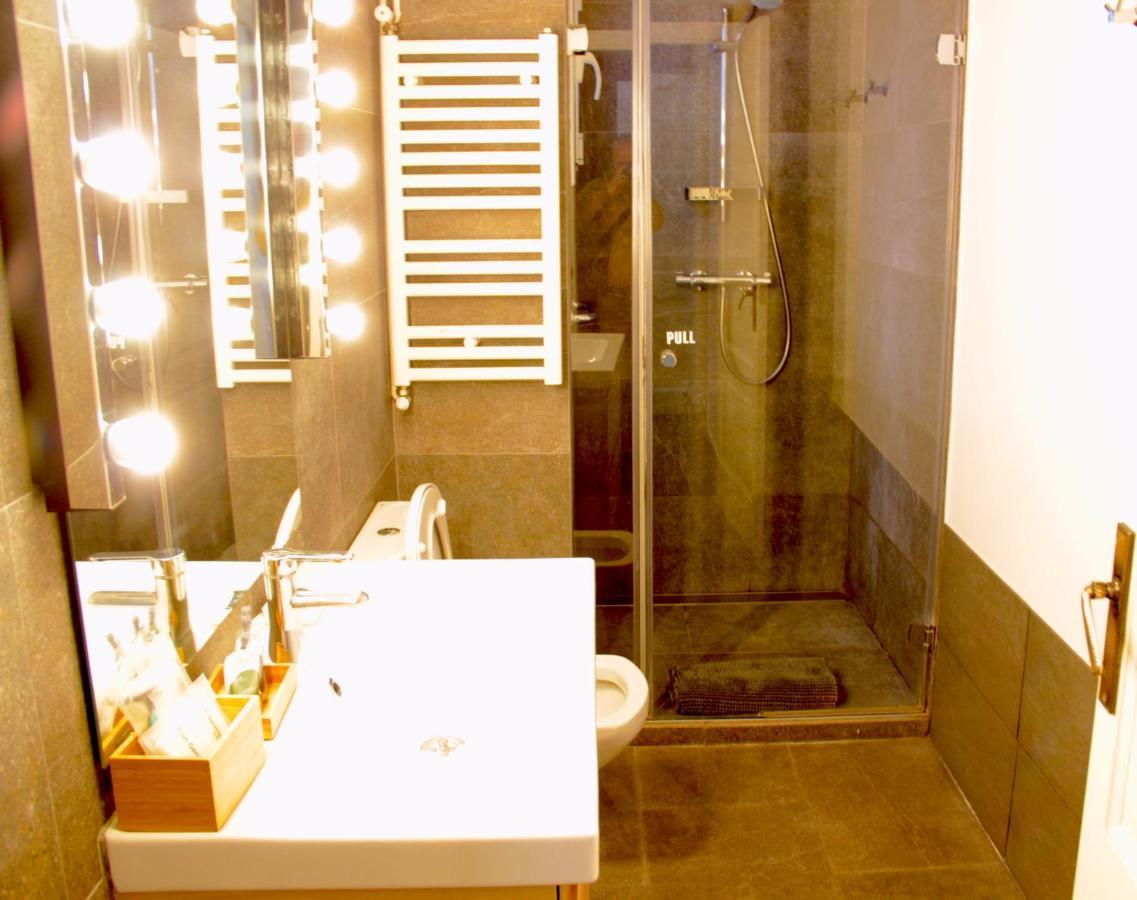 Mr. Serrano Apartments Barcelona Bagian luar foto